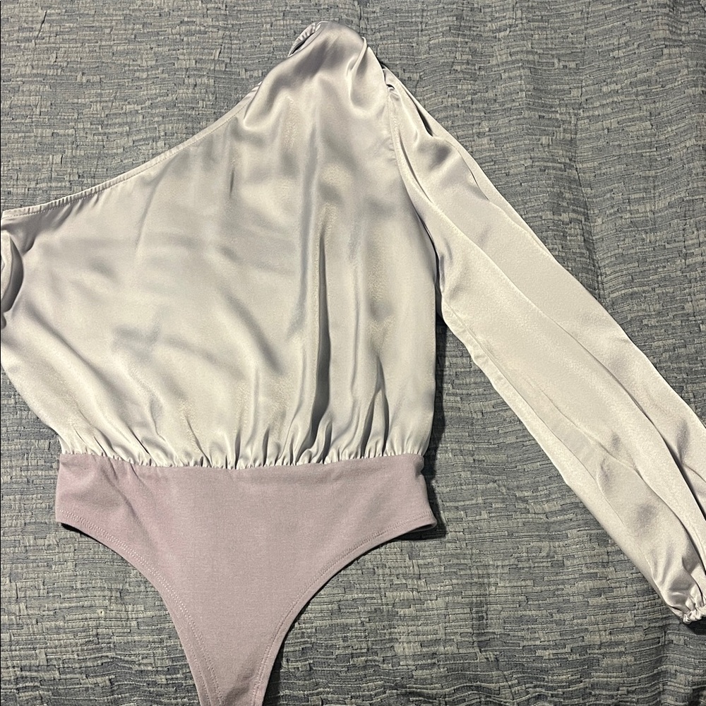 Elegant One-Shoulder Bodysuit in Cream and Pink